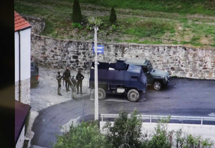 Dan poslije napada na Kosovu: Uhapšeno šest napadača, bit će optuženi za terorizam, Kurti pokazao fotografije zaplijenjenog naoružanja