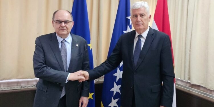 Schmidt ponovo “brine” za Bošnjake, dok besprijekorno prati građevinske radove HDZ-a