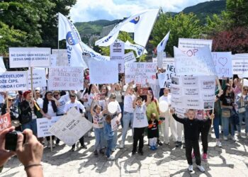Veliki protest trgovaca u Sarajevu: “Ne damo nedjelju”