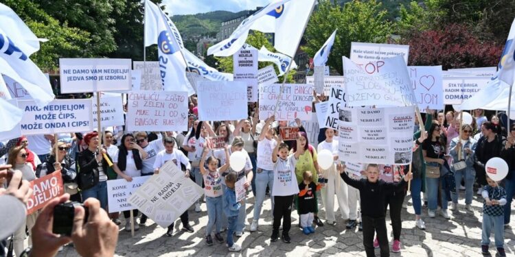 Veliki protest trgovaca u Sarajevu: “Ne damo nedjelju”