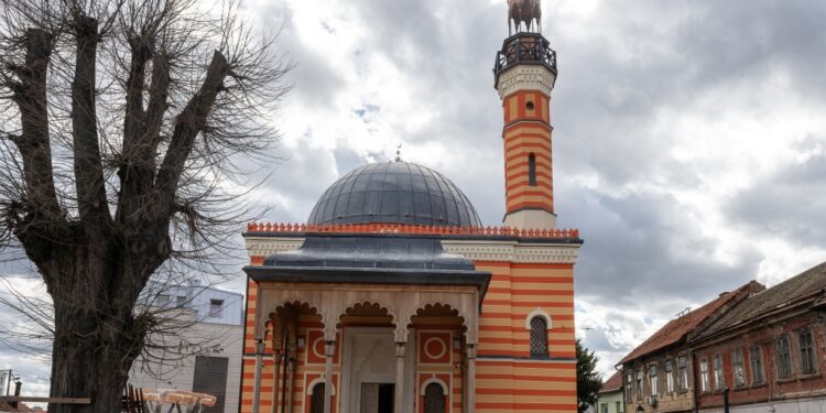 Reis Kavazović u Tuzli: Ako ne obnovimo duhovne vrijednosti kao Šarenu džamiju, približavamo se duhovnom ambisu