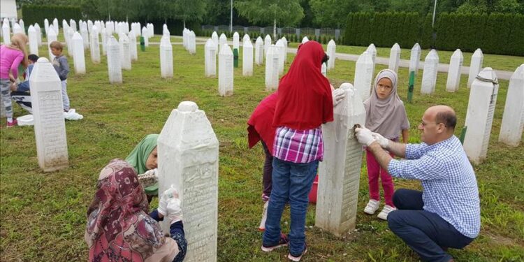 Na mezarju Veljaci kod Bratunca obilježen Dan bijelih nišana