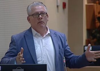 Begić kritikuje Magazinovića: “Niste se uzbudili kada ste dali 100 miliona Dodikovom kumu”