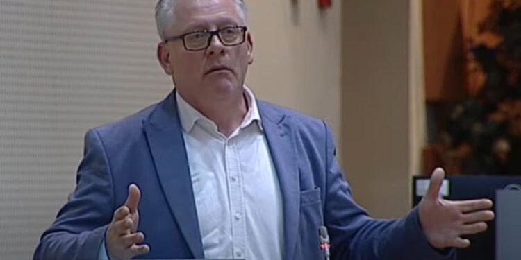 Begić kritikuje Magazinovića: “Niste se uzbudili kada ste dali 100 miliona Dodikovom kumu”