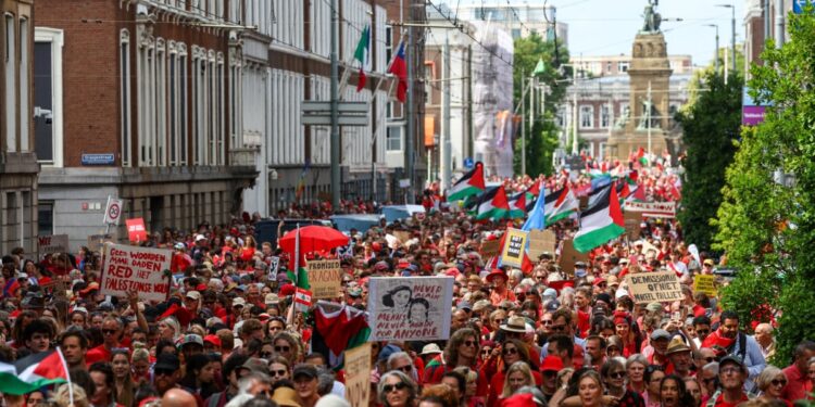 Hag: 150.000 ljudi na masovnim protestima protiv izraelskih napada na Gazu