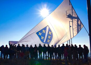 Bosna – samo u Kantonu Sarajevo? U Doboju oduzete zastave s ljiljanima, navijačima uručeni prekršajni nalozi