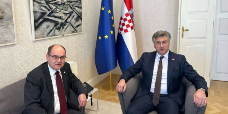 Visoki predstavnik ili politički portparol HDZ-a?