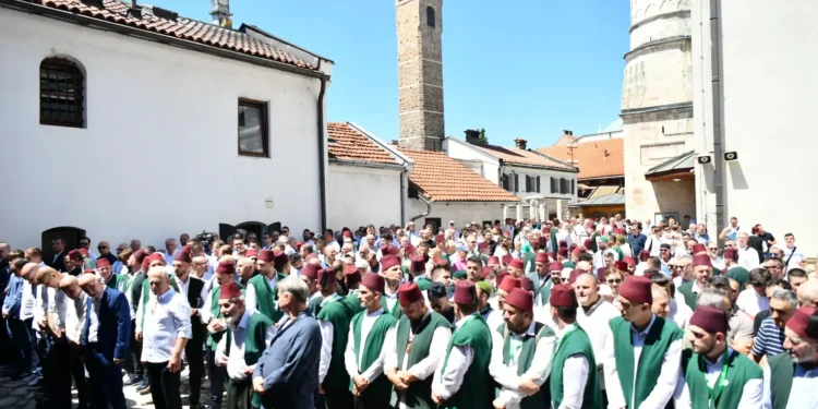 Dženaza šejhu Halilu Brzini: Reis Kavazović – “Nedostajat će svima koji su imali privilegiju družiti se s njim”