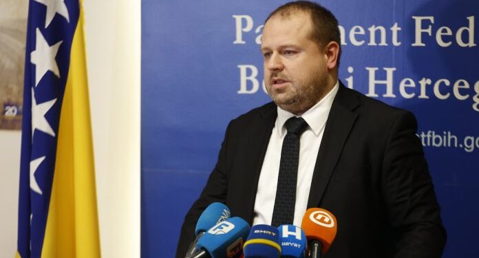 Mijatović iz 2021. protiv Mijatovića iz 2025: Vlada FBiH ide tragom RS-a, a građani plaćaju ceh