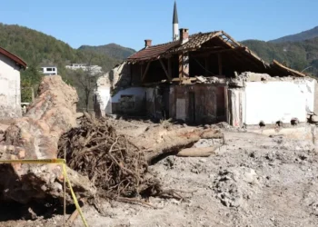 Šest mjeseci nakon poplava Vlada FBiH tek sada usvaja kriterije za raspodjelu pomoći: “Novca nema, treba se zadužiti”, poručuje Šabanović
