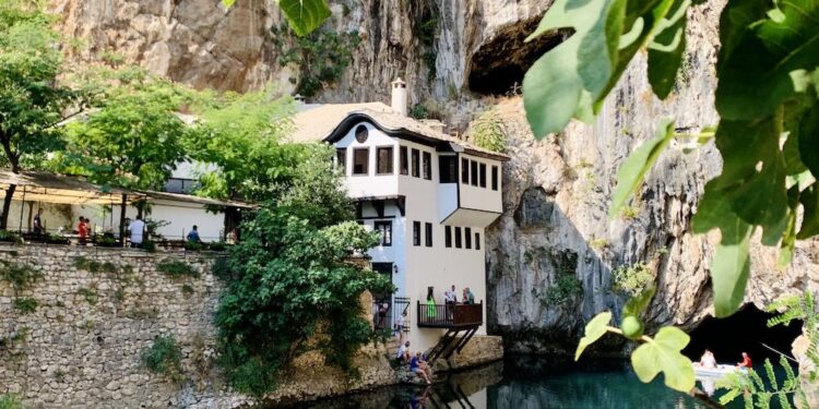 ZNAMENITI BOŠNJACI HERCEG STEPHAN KOSAČA I BLAGAJSKO TURBE