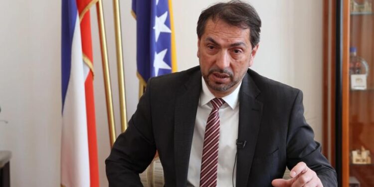 Crna lista ne boli dok ne stigne platna lista: Čavara najavio tužbu