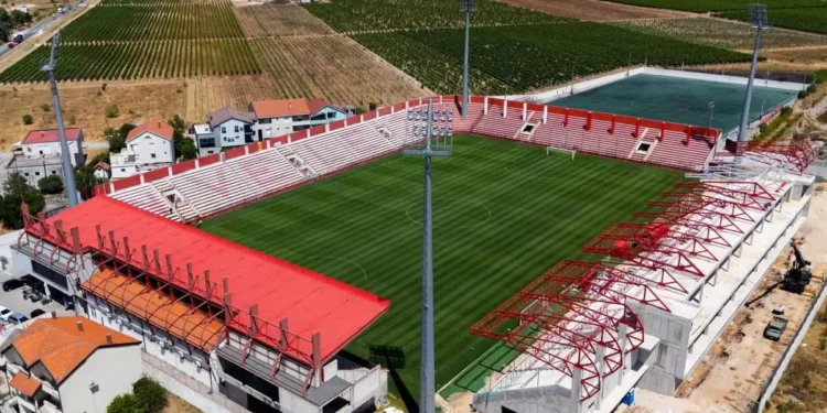 Navijači FK Velež pokrenuli emotivnu akciju: “Budi dio historije – kupi stolicu” na stadionu koji je klub izgradio iznova, nakon što je tokom rata protjeran sa svog doma