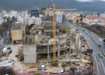 Vlada FBiH na čelu sa Nerminom Nikšićem uplatila 1,2 miliona KM za spornu gradnju Kazališta u Mostaru