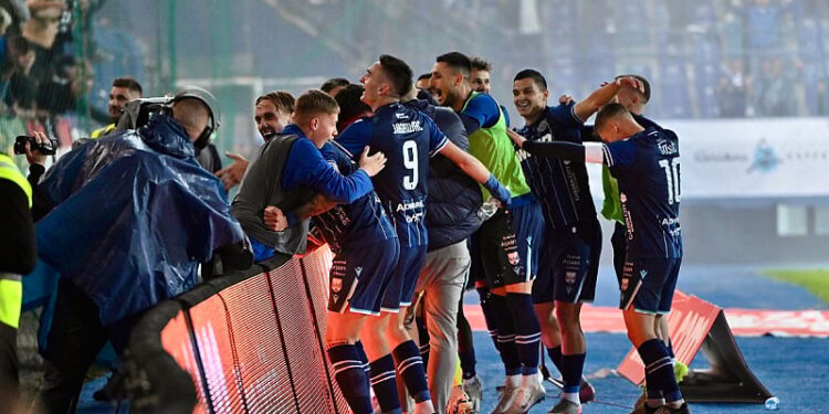 Plava nacija slavi: Brazilci donijeli Željezničaru pobjedu u vječitom derbiju