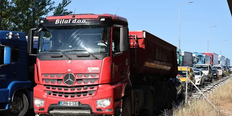 Prijevoznici od sutra blokiraju granične prijelaze, najavljuju dolazak do 200 kamiona