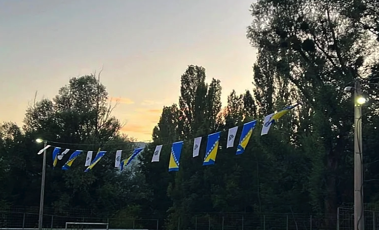 Nakon što su spaljene: U Livnu postavljene nove zastave Bosne i Hercegovine