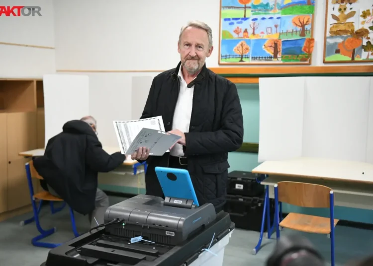 Bakir Izetbegović na izborni dan: Narod se treba osloniti na one koji mogu povući zemlju iz situacije u kojoj se nalazimo