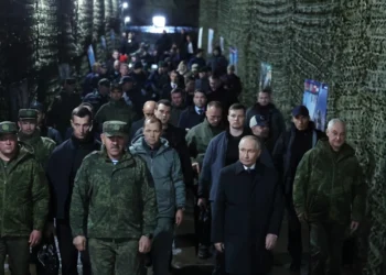 Dan nakon jezivog upozorenja NATO-u: Putin na Uralu okupio hiljade vojnika i pokazao oružje koje mijenja pravila igre